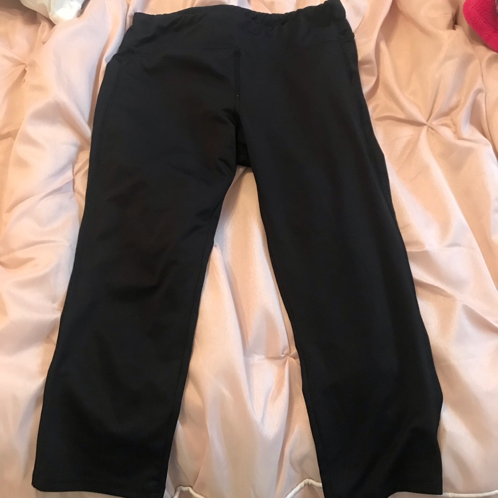 Black Capri athletic leggings